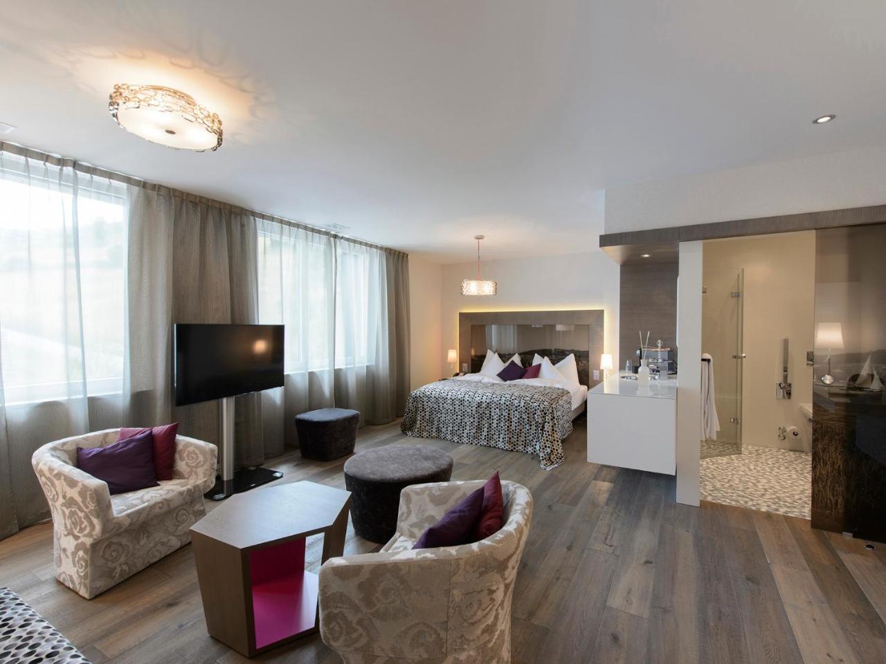 Hotel-Restaurant-Schifflaende Birrwil エクステリア 写真