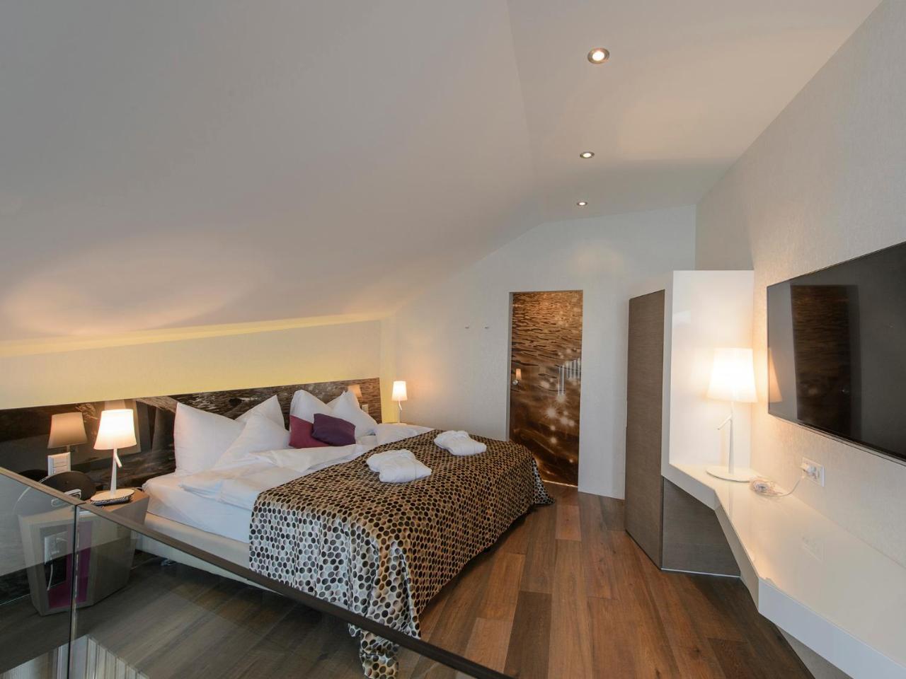 Hotel-Restaurant-Schifflaende Birrwil エクステリア 写真