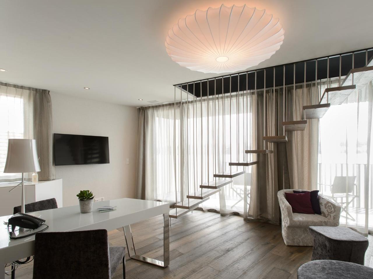 Hotel-Restaurant-Schifflaende Birrwil エクステリア 写真